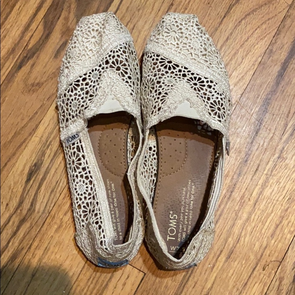 women’s Toms
